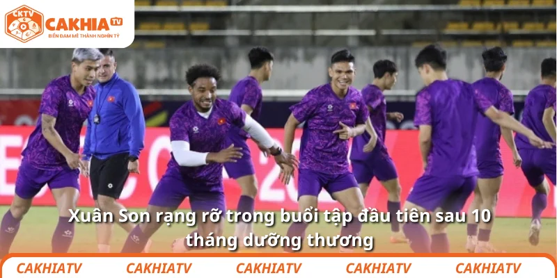 Xuân Son rạng rỡ trong buổi tập đầu tiên sau 10 tháng dưỡng thương